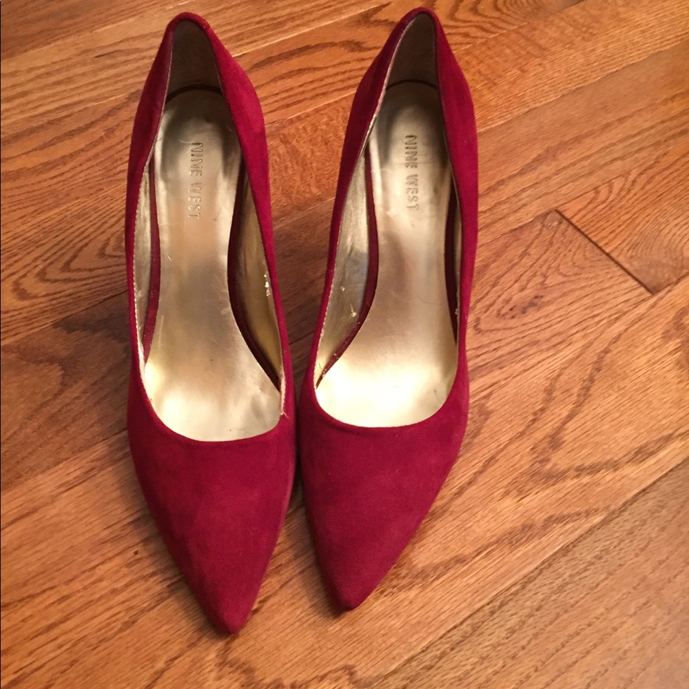 Red pumps